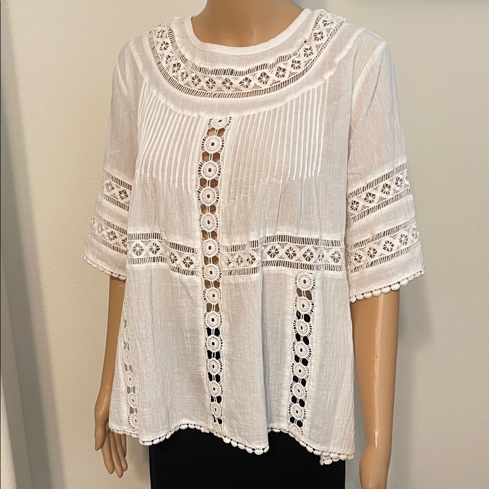 NWOT Vici White Cotton & Lace Trim Blouse